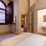 Perla إشبيلية
